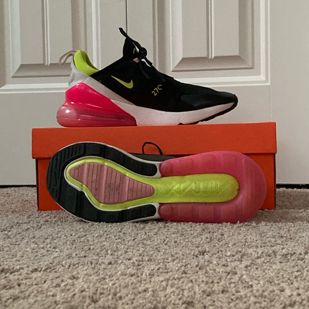 Women’s size 9 air 270